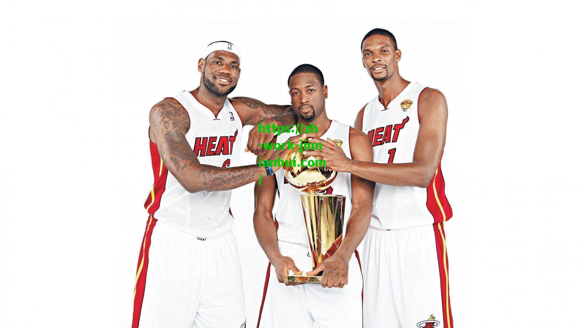 【金年会】蓝军荣耀之夜！帕尔默三冠簇拥创历史，切尔西官推晒丰收合影引爆足坛